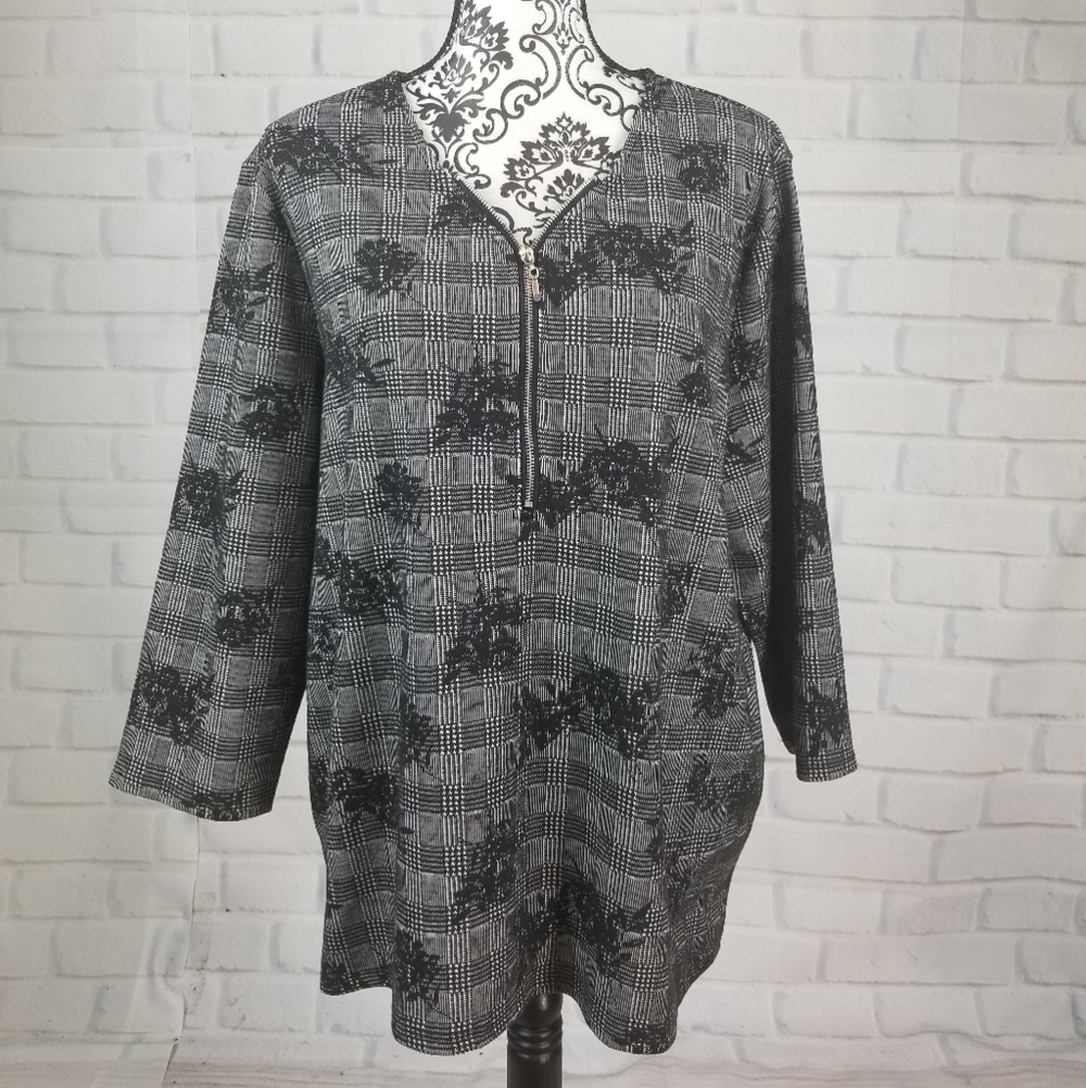 Chico's sz 2 stretch knit top geo print 3/4 sleeve